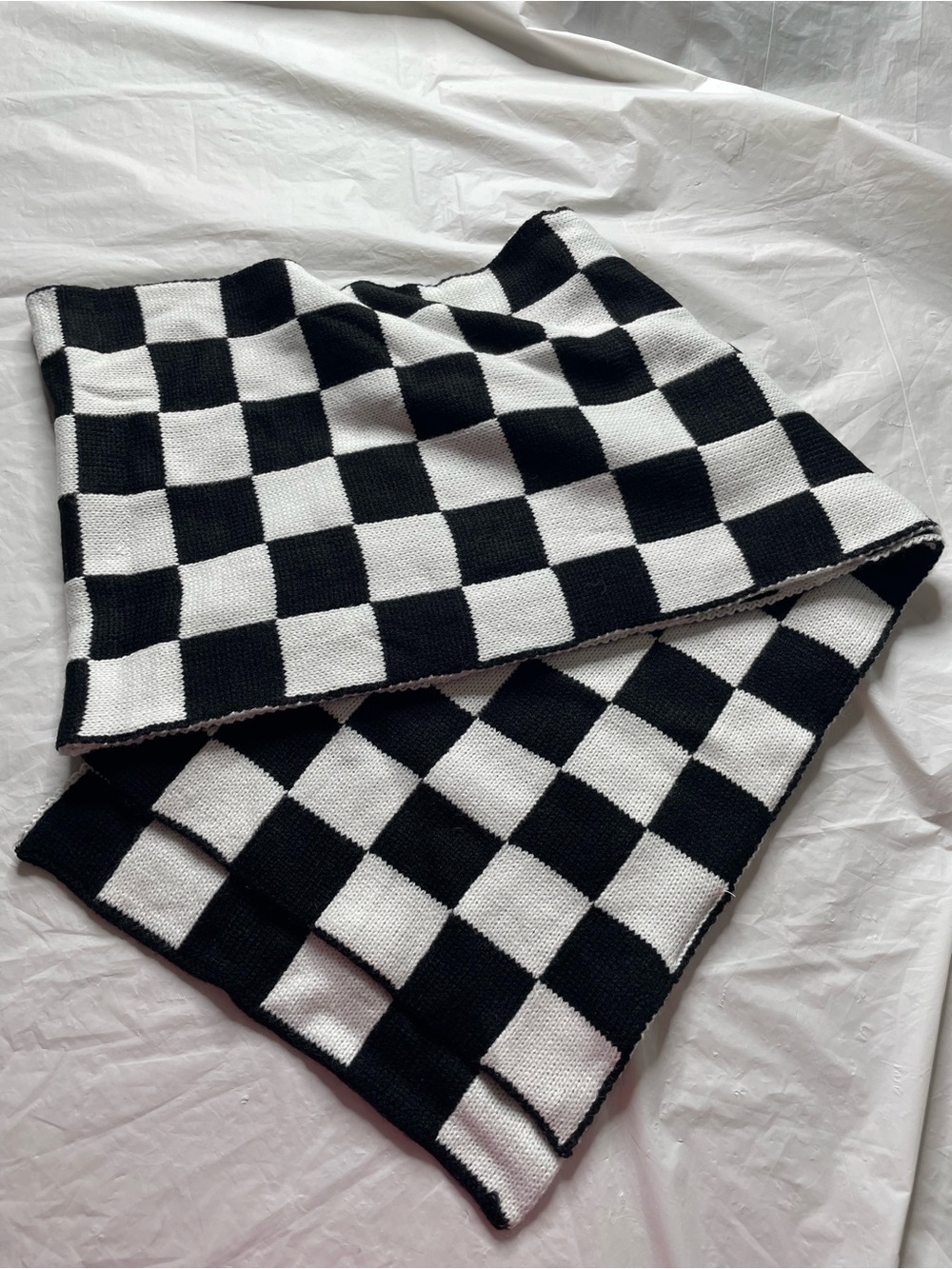 Vans “Off the Wall”. Black and White Scarf 73” x 11” Skater Winter